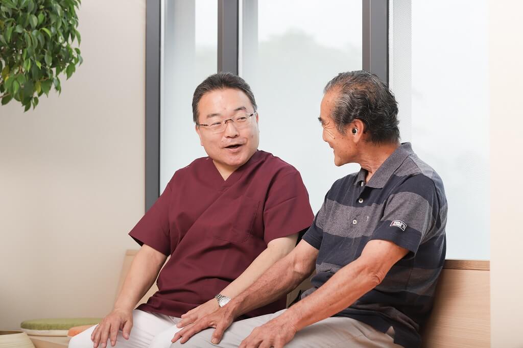 患者さんと院長の様子